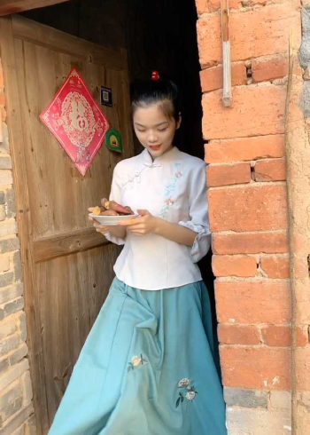 农村姑娘来了本姑娘姓熊上饶人坐标江西身份证362326开头身高163如果