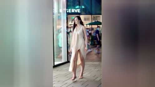 时尚街拍：北京三里屯拍到的美女，谁能想到这样的姐姐居然是00后
