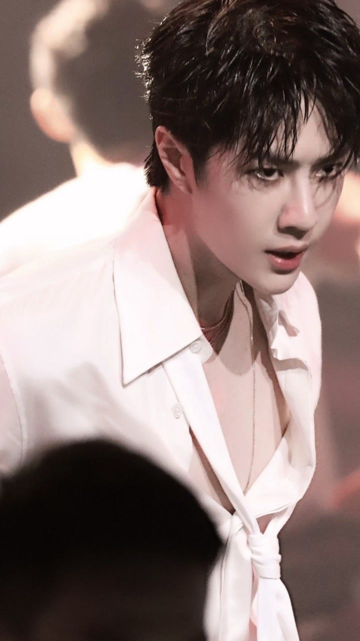 王一博《散落的华服》真的太帅了,又欲又酷