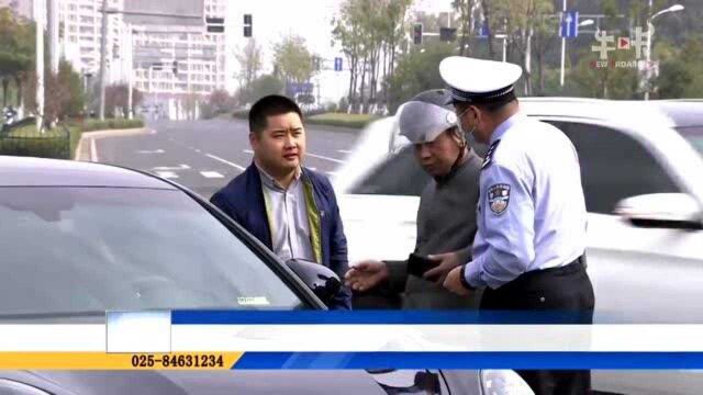 小碰擦后惊现“豪横”大爷 上来就要赔对方上万块 宏琪拦都拦不住