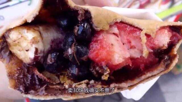 老爷爷街头卖天价小吃,30块钱1份抢着买,食客:看了配料确实值