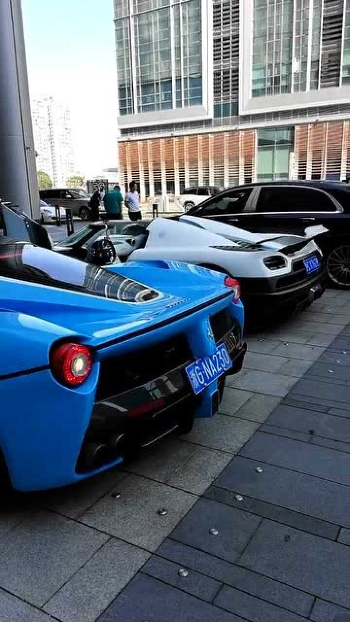 半个亿蓝色拉法来打卡太古里网红坡这车太霸气了