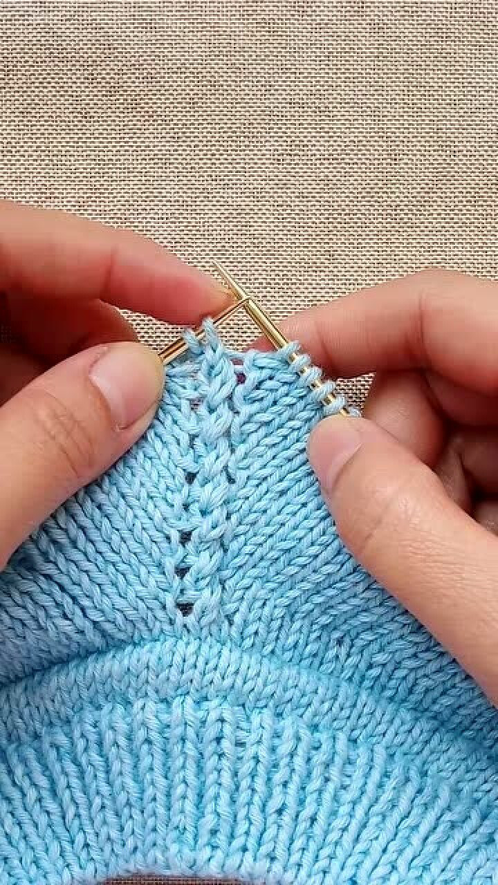 从上往下编织毛衣,鱼骨花径的加针,适合新手同学学习!