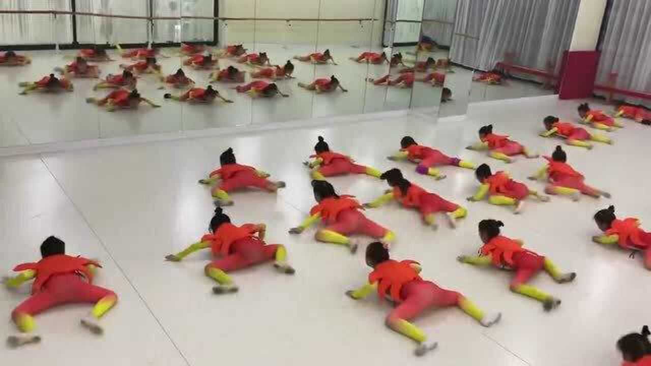 幼儿版的螃蟹舞,欢快又可爱,简直太萌了