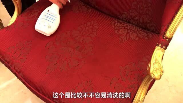 布艺沙发顽固污渍如何清洗?看老师傅用专业设备让沙发焕然一新!