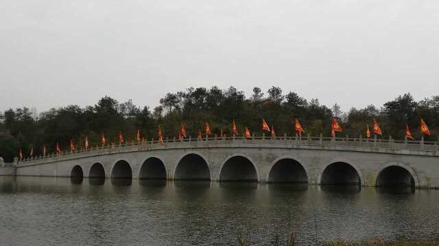 炎帝故里:从西门进入,沿途经过好几处漂亮的景点,终于看到炎帝神农大殿了