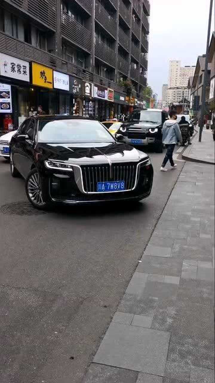 房地产开红旗黑武士红旗h9很霸气绝对不输给劳斯莱斯幻影为红旗点赞