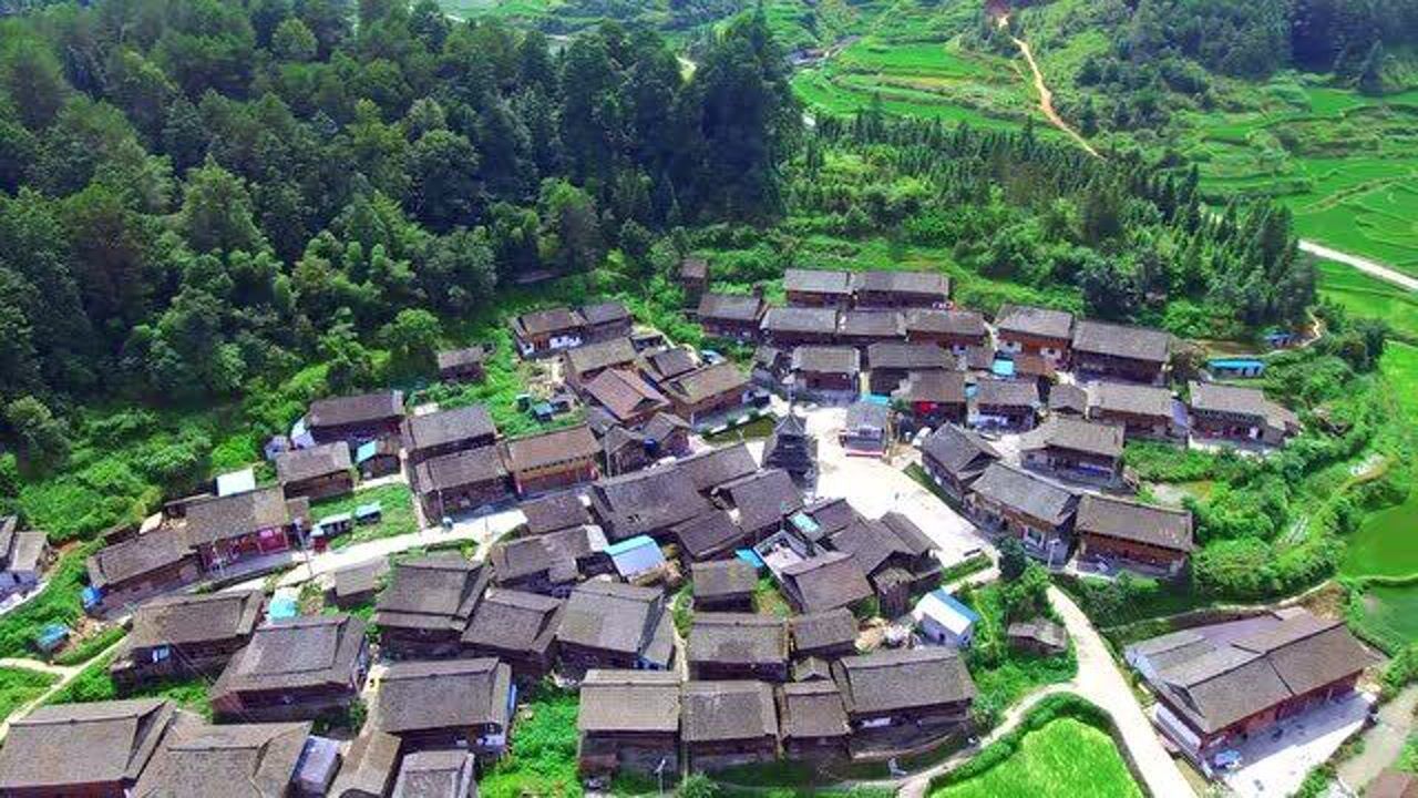 航拍贵州从江县平楼侗寨大山间最美传统村落风景美如画