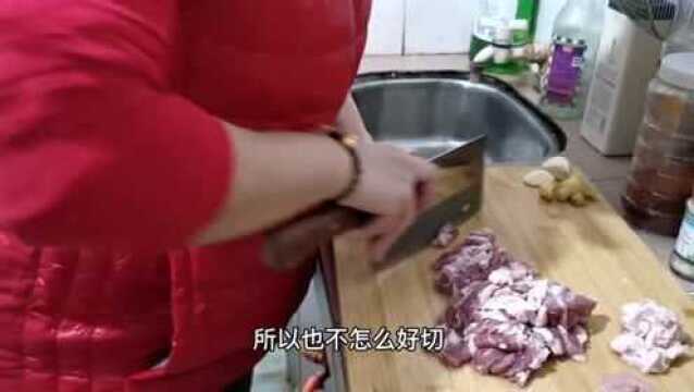 隔山肉这样做,看看妹子的厨艺如何