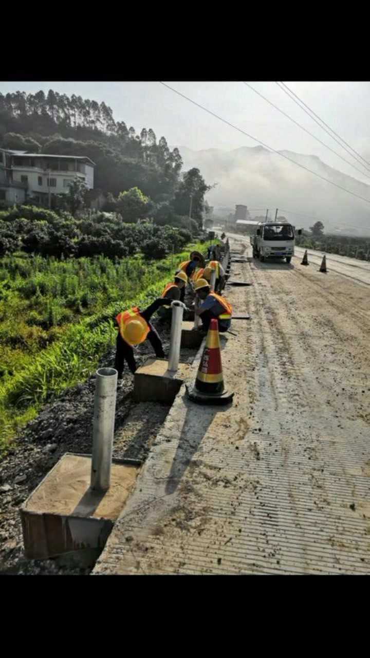 波形护栏预埋套筒图片图片