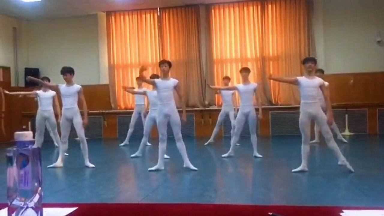 男生中专学巴蕾来体验下vip视角吧