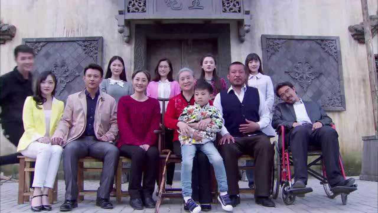 母爱如山:王家拍摄全家福,儿子未来的老婆到来,添加新成员