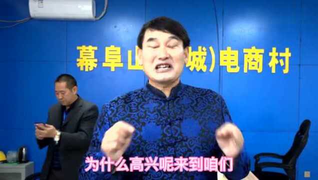 大衣哥朱之文湖北通城演出,言语之间夸赞通城之美