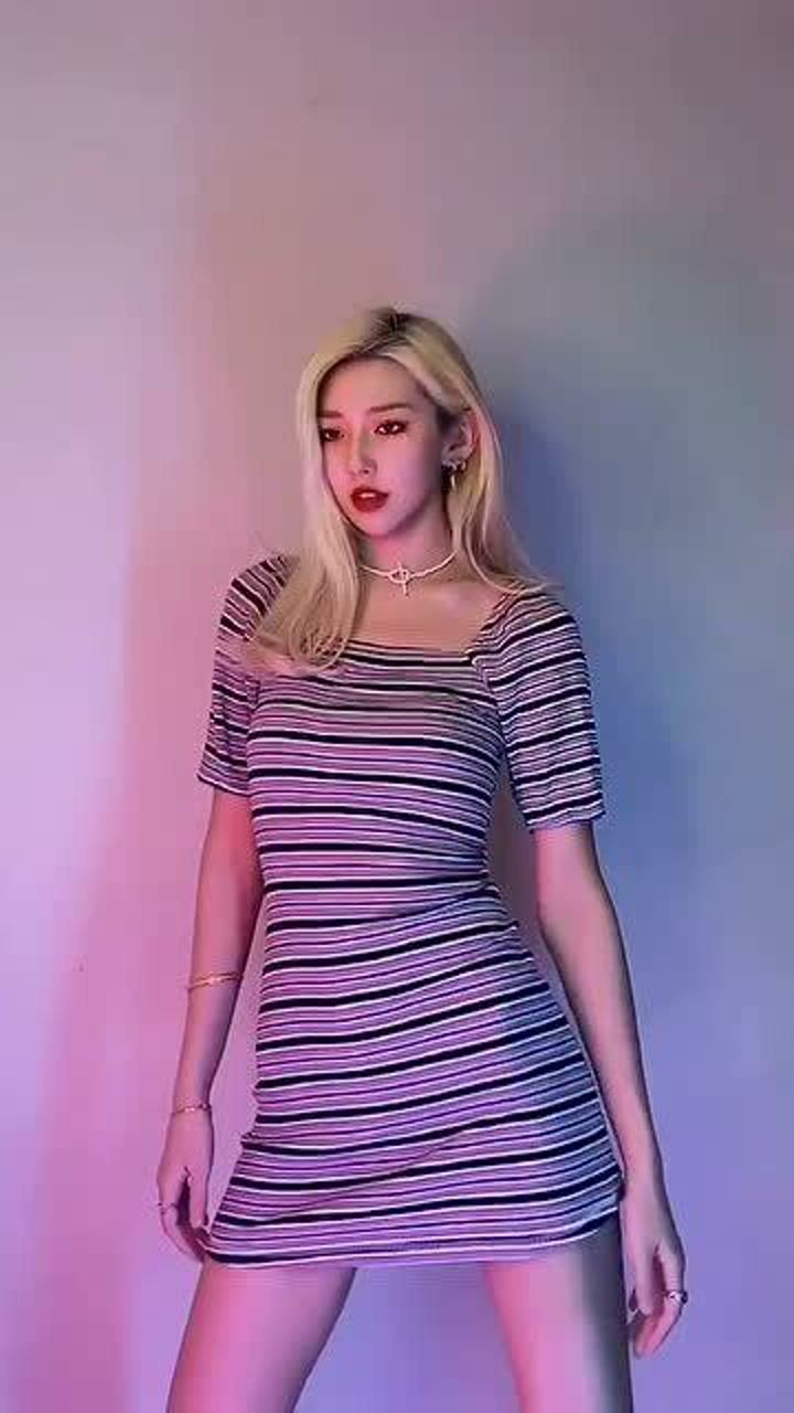 天才小火龙把衣服都搬出来了