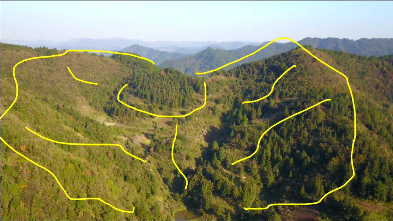 此地蜘蛛织网,藏风纳气,堪称上乘风水宝地!