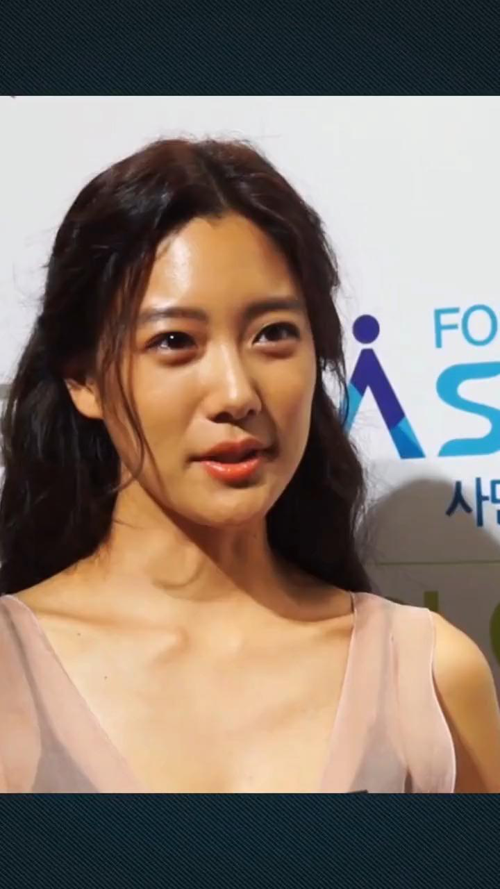 克拉拉李成敏麦芽般肤色还是那个情圣停车场跳舞的红衣女子吗