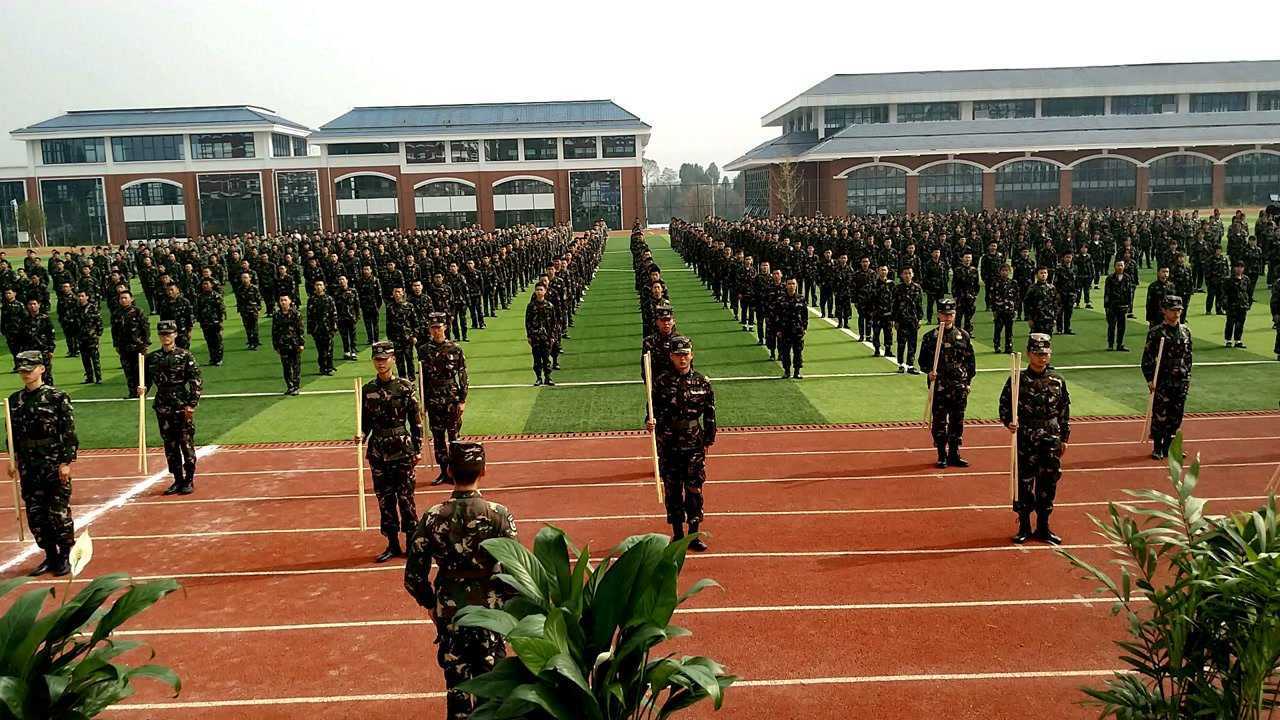 高三复读学校好还是机构好_高三复读补习学校哪家好_高三复读班哪个好