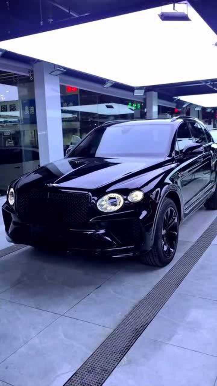 静态欣赏改装黑武士风格的宾利添越