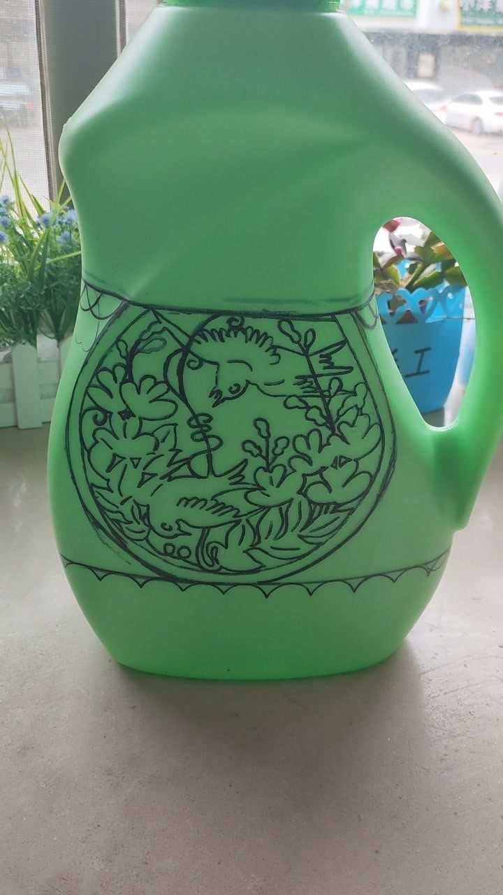 洗衣液瓶雕刻倒置花盆画图案详细教程图案可以截图打印出来哦下个视频