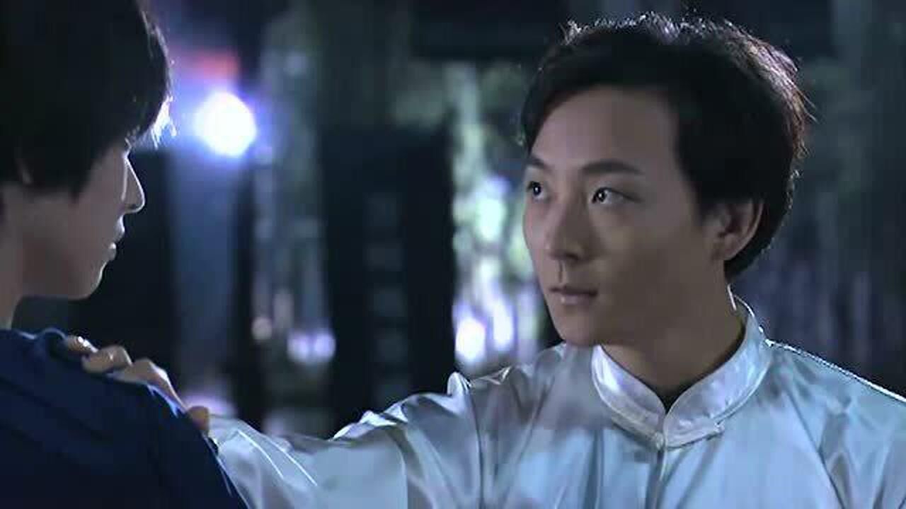 清自在不愧是祖传的术修者仅仅握手就识破了飞影的身份