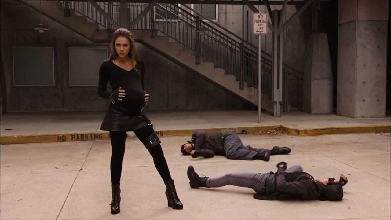 女特工挺着大肚子执行任务结果生下的孩子比她还厉害