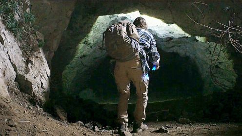 男主进入山洞探险，洞里呆了几小时，出来后已过去千年《时间陷阱》