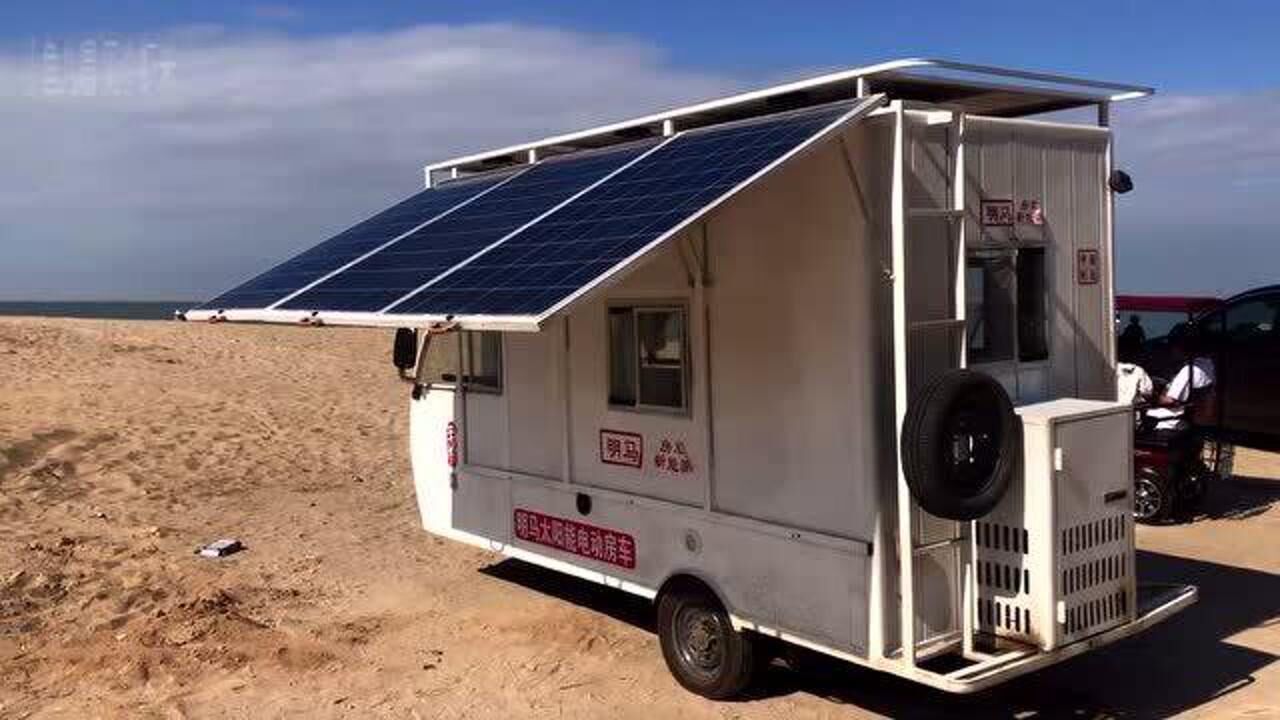 山东大叔太牛啦!如今开着三轮电动房车来到了三亚,要把海南岛玩个遍