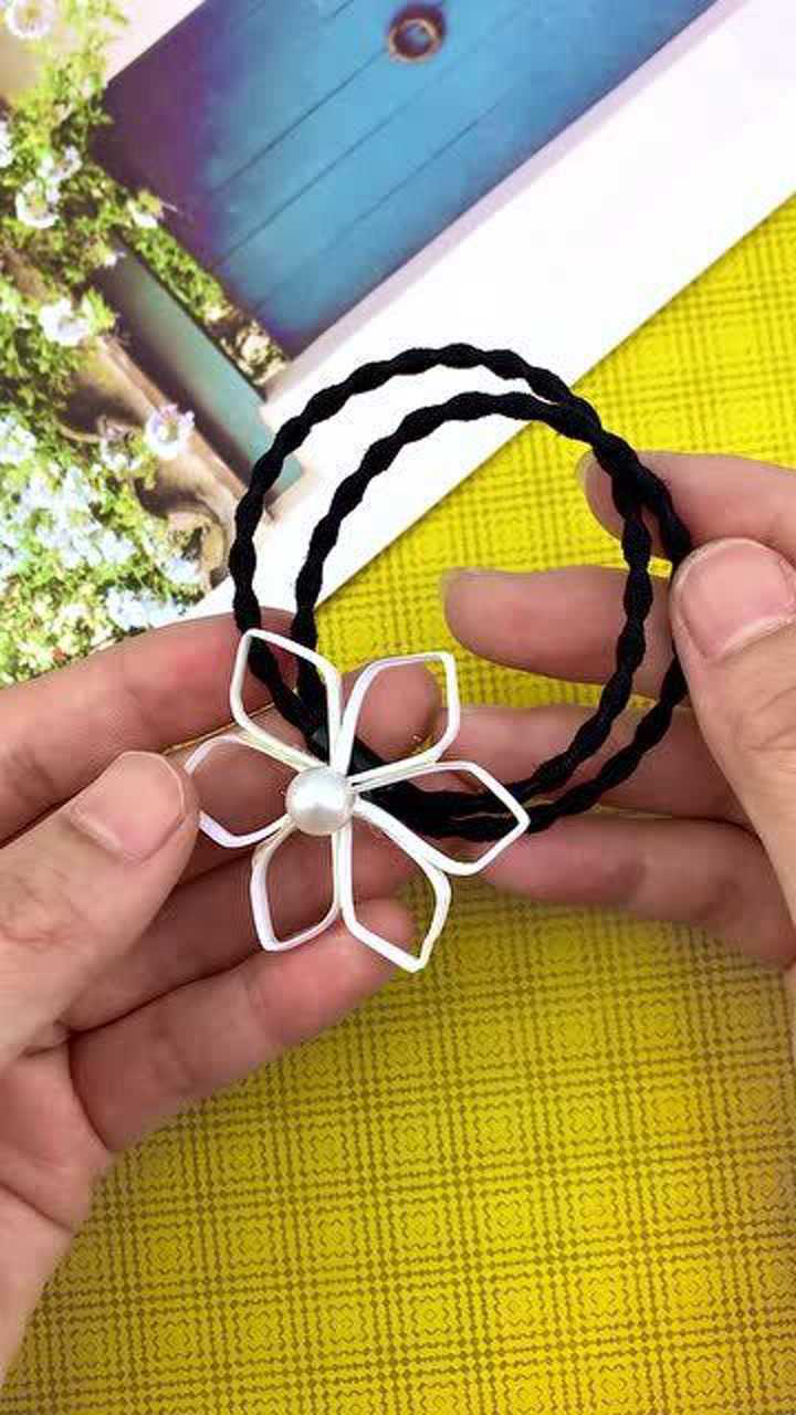 我用废旧的口罩,动手做了一个发夹,闺蜜看见就想要!