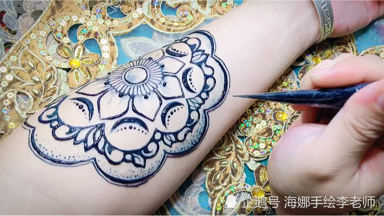 果汁也可以做绘画颜料,印度海娜手绘曼陀罗图案_腾讯视频