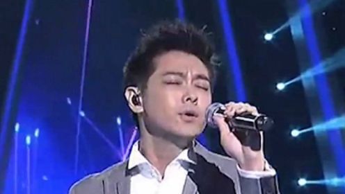 亚洲偶像盛典：林志颖登台演唱《十七岁的雨季》，声音太酥了