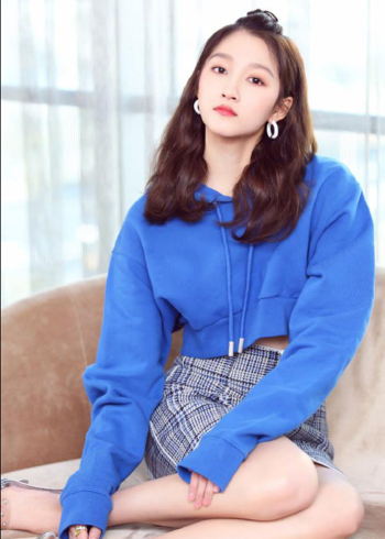 关晓彤小丑女及赫敏造型曝光,一个朋克感十足,一个元气满满!