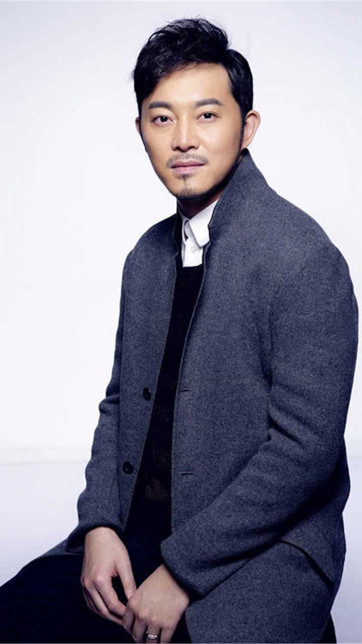 沙溢开火锅店排场大上街与群众打招呼带保镖维持秩序