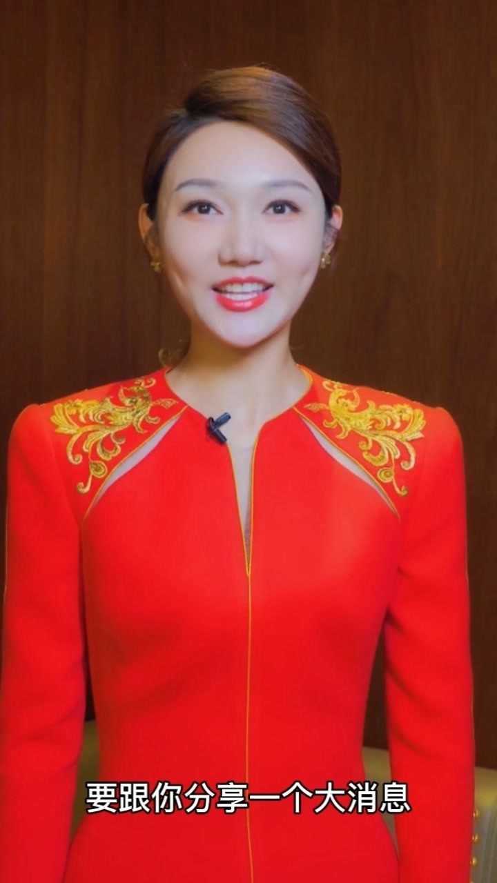 总台主持人龙洋发来视频邀请你来央视频观看三星堆大发掘精彩现场