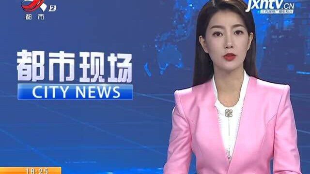 宁定高速赣州定南段:辣眼睛!司机竟在高速上停车洗澡