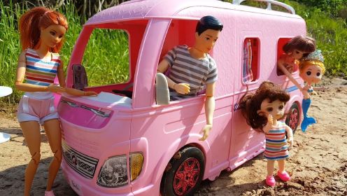 芭比娃娃开着房车，带上小七和他的好朋友美人鱼一起来到户外旅游露营（上集）