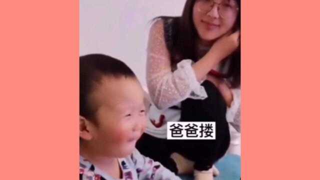 搞笑合集:好小子,小小年纪就知道为爸爸着想