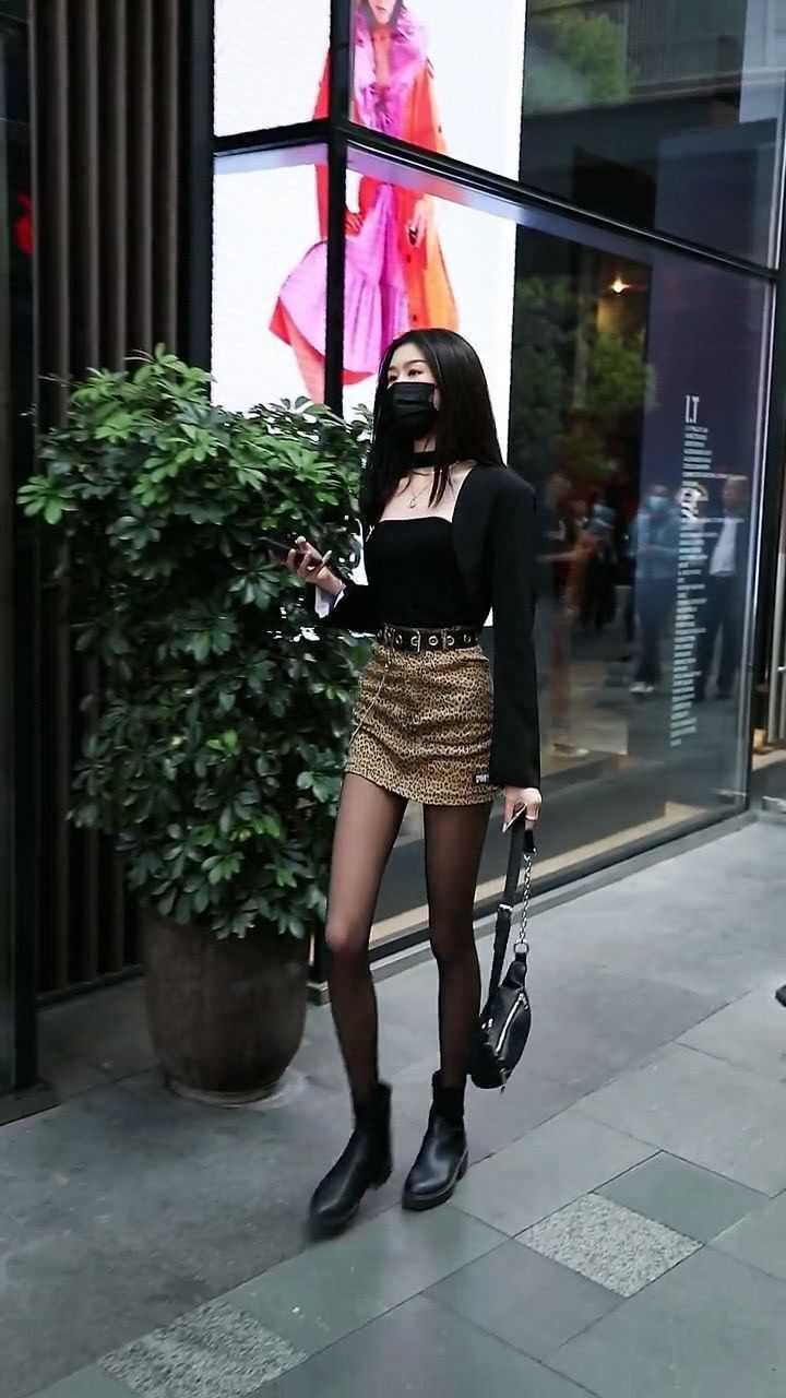 黑色系气质美女炸街!