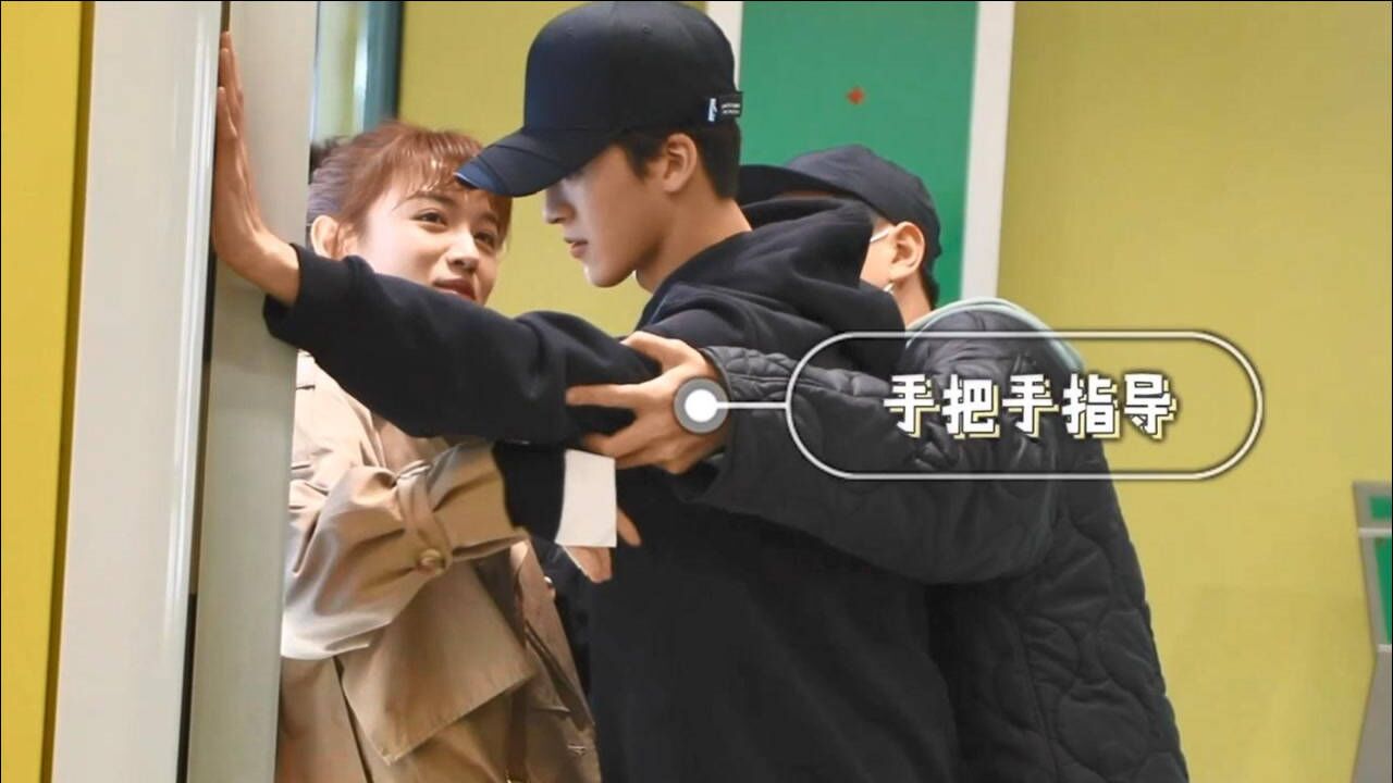 完美的他花絮何洛洛代露娃地铁吻何洛洛太乖了