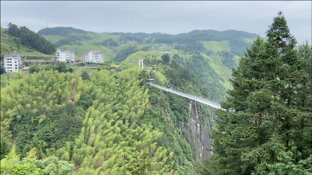 穿越过大山的深处前往南尖岩景区,其实美丽的风景在路上