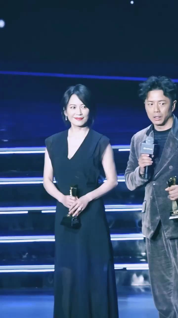俞飞鸿段奕宏来看看人家段奕宏是怎么撩妹的俞飞鸿好有女人味哦俞飞鸿