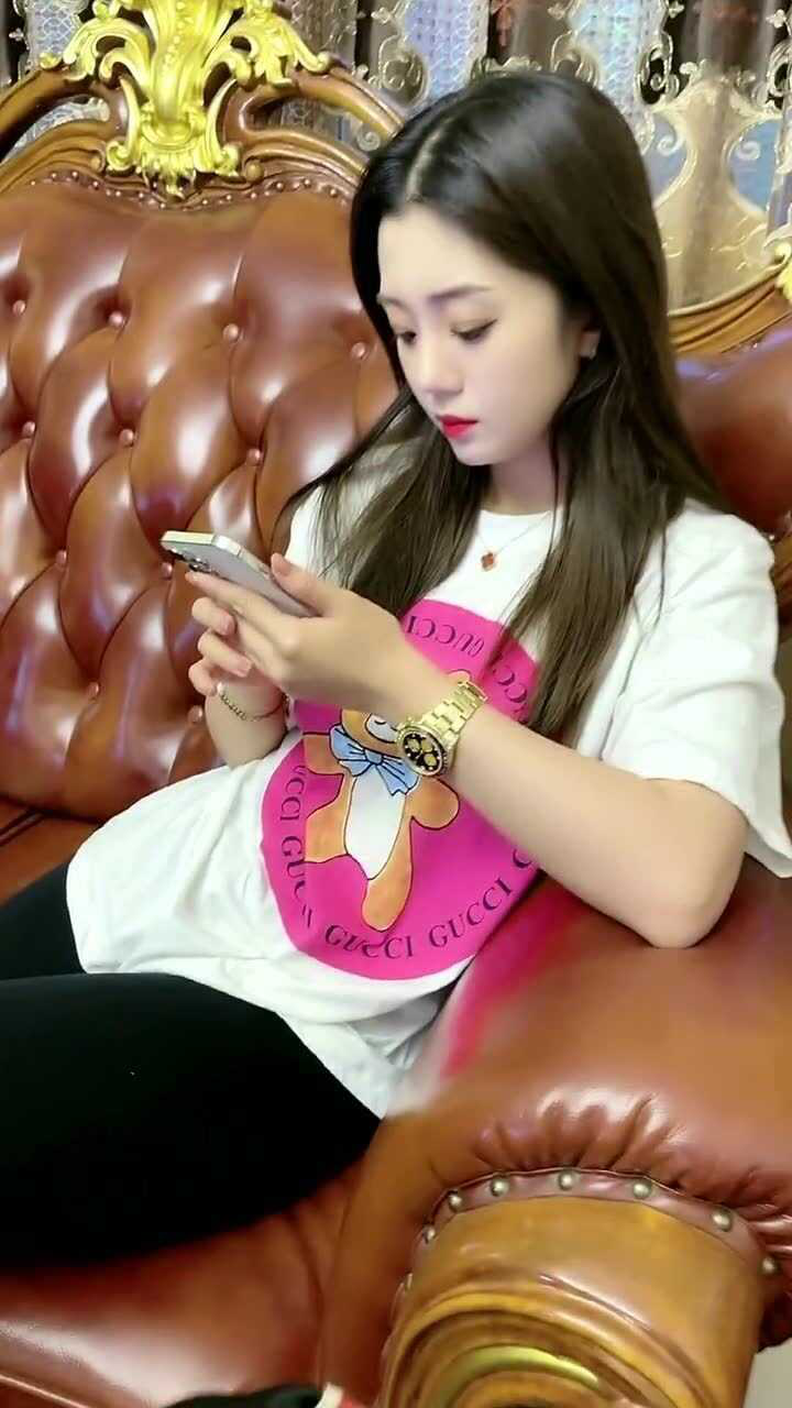 王旭让安琪给他按腿,安琪不乐意,接下来王旭的做法把安琪惹急了