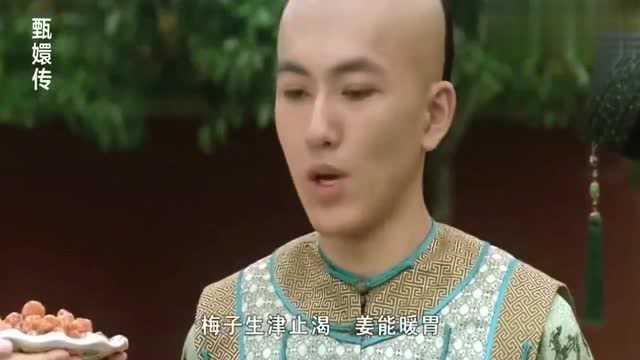 甄嬛传:青樱傲慢不爽,被弘时嫌弃拒绝,衣服的线头很是突出