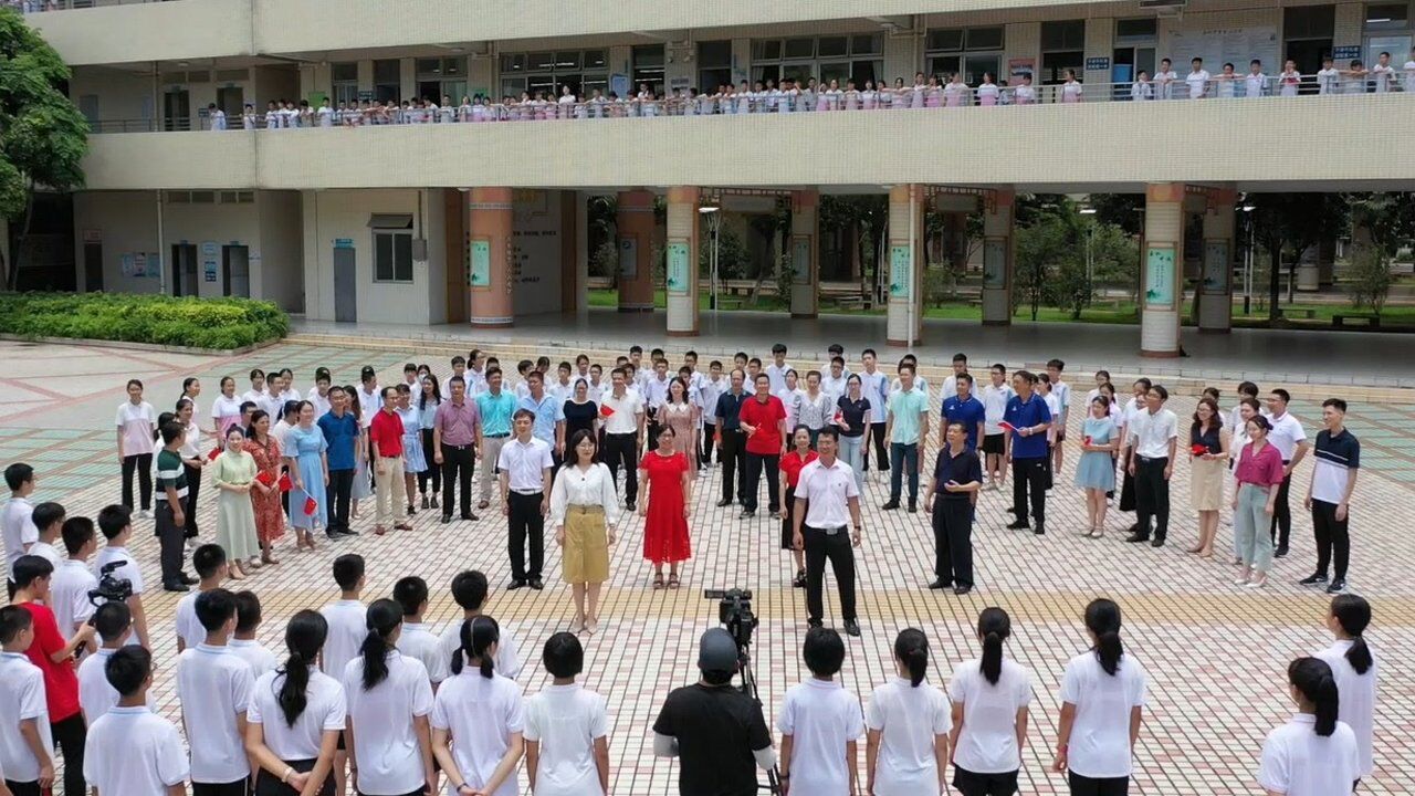 顺德区梁开初级中学《走向复兴》快闪视频