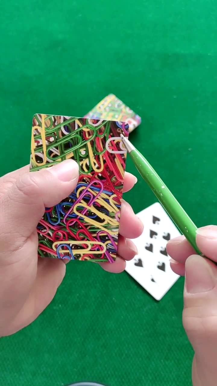 如何从背面透视扑克牌的现场揭秘扑克背面认牌方法