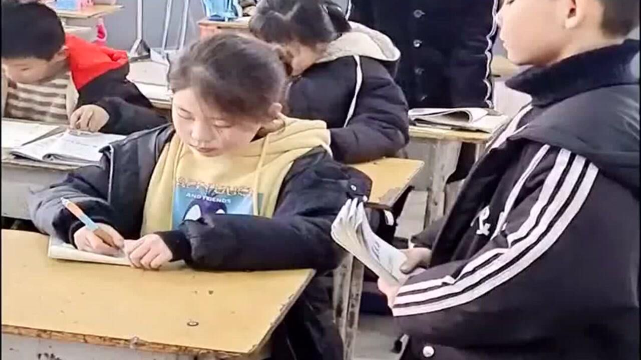 男同学收作业和女同学收作业的区别,你们班有吗?笑的肚子疼_高清1080P在线观看平台_腾讯视频