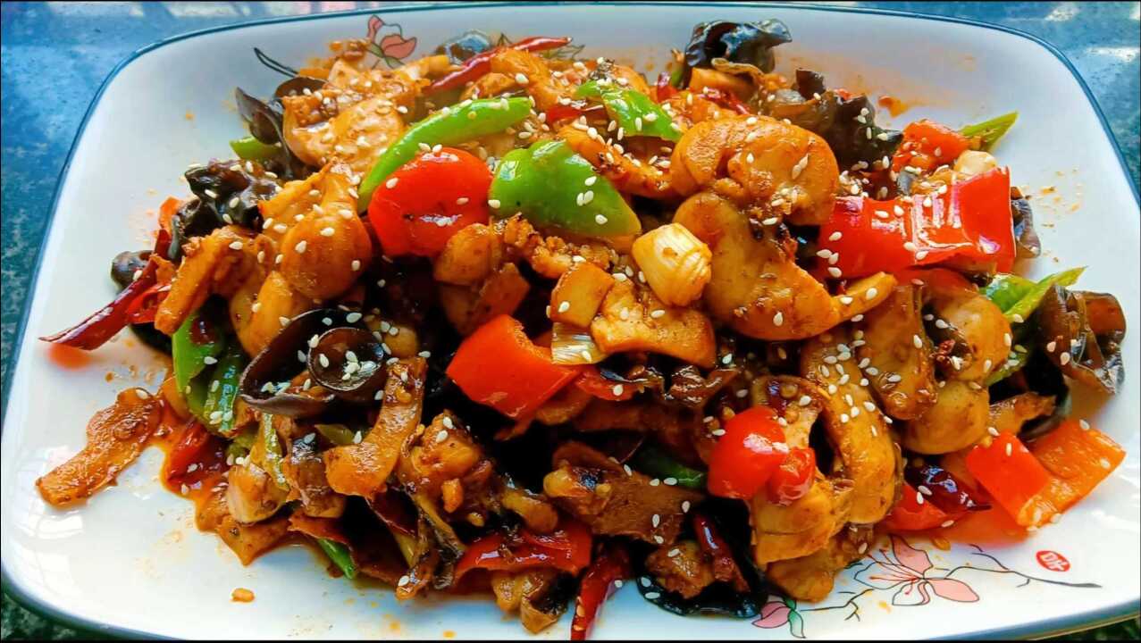 江西表嫂分享干煸黑鱼片的做法普通食材做出超赞的味道_腾讯视频