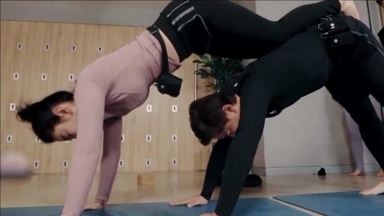 黄奕崔伟体验双人瑜伽,奇妙的体验,感情慢慢升温怦然再心动