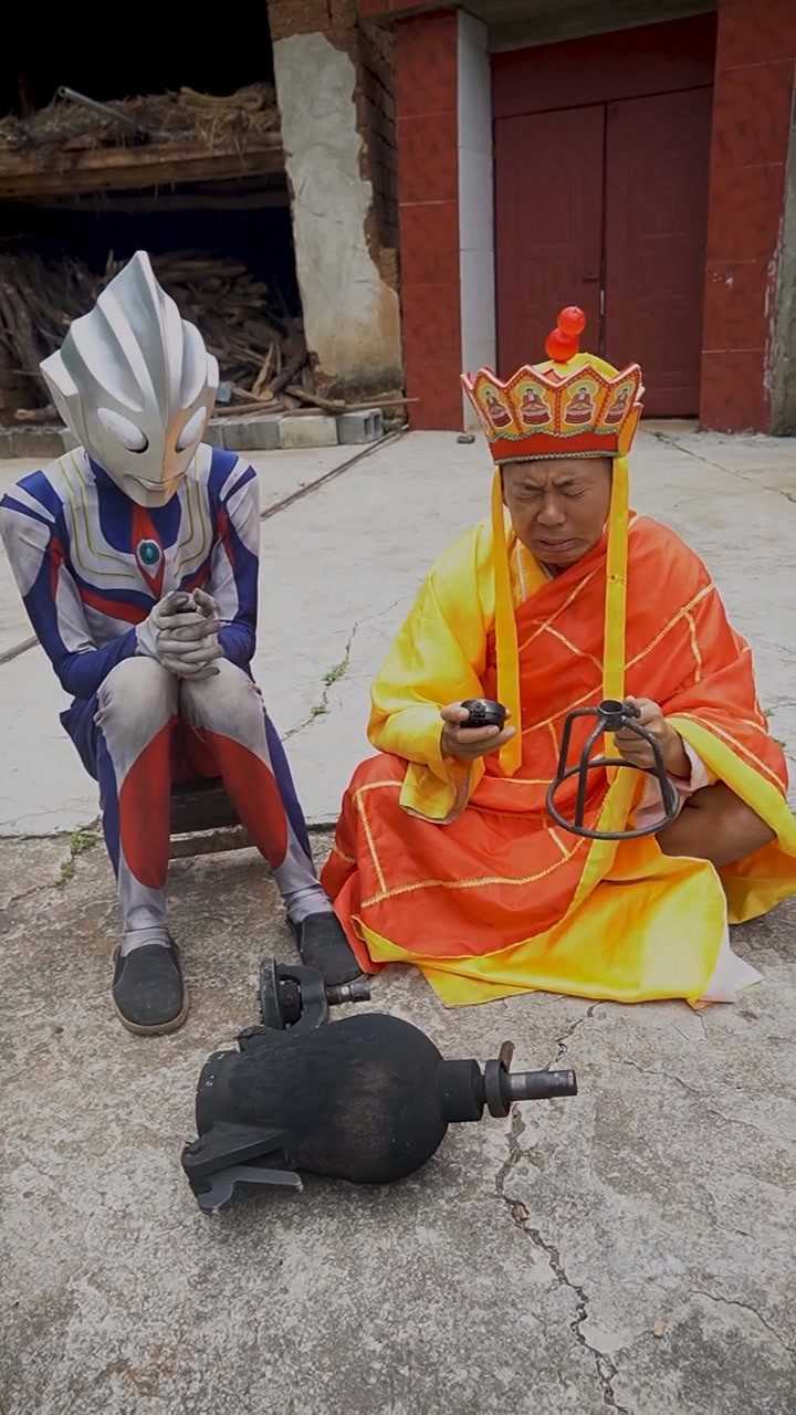 奥特曼真可怜,天天被打