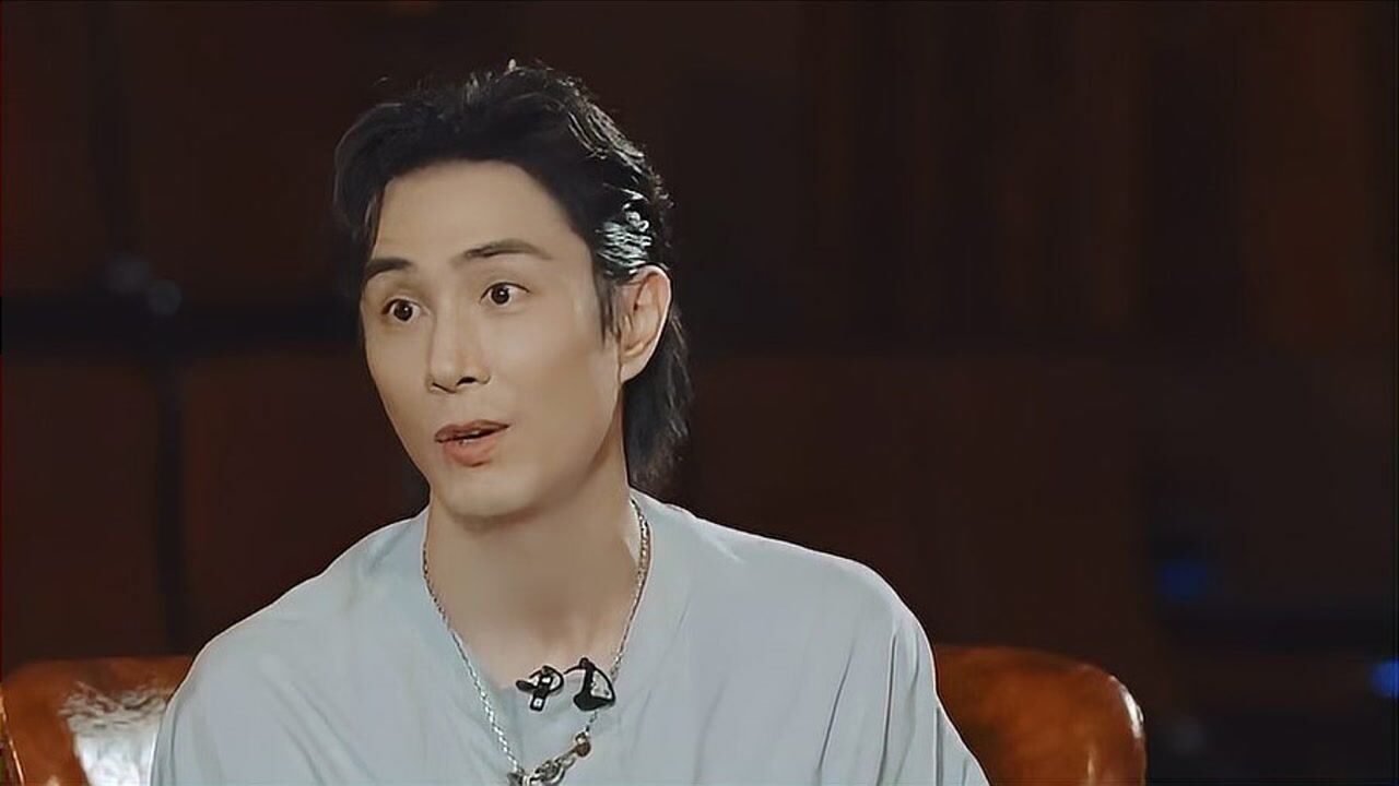 得知易立竞要采访李承铉!戚薇连夜给他补课,生怕出问题丨定义