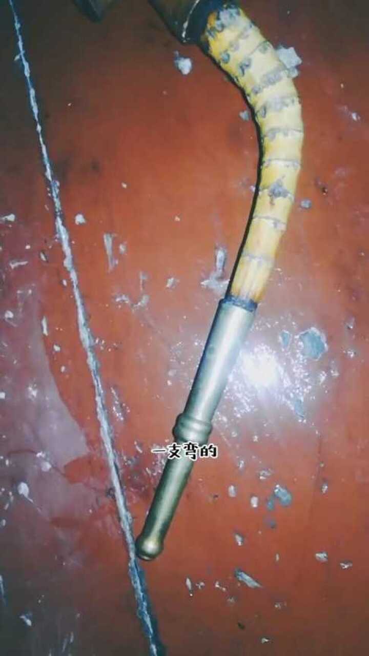 爸妈的手办大赏三叔从不离手的两支竹烟杆一弯一直